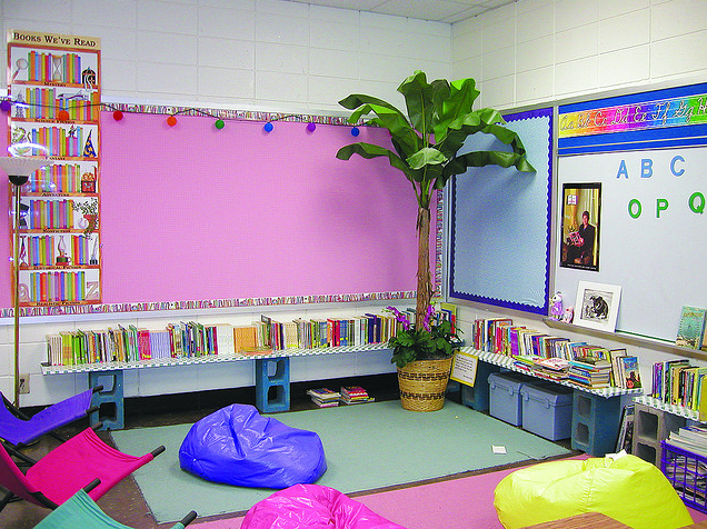 Learn how to set up your whole class meeting area from this blog post. It gives elementary teachers tons of practical tips and ideas for how to create an ideal whole group area for read alouds so your read aloud time will become your favorite time of the school day. #readaloud #teaching #classroom #classroommeeting